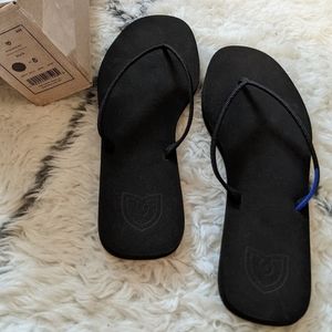 Rothy's New The Flip Black flop flops